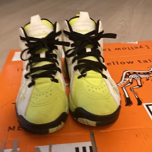 reebok's kamikaze glow in the dark. - Picture 3 of 10